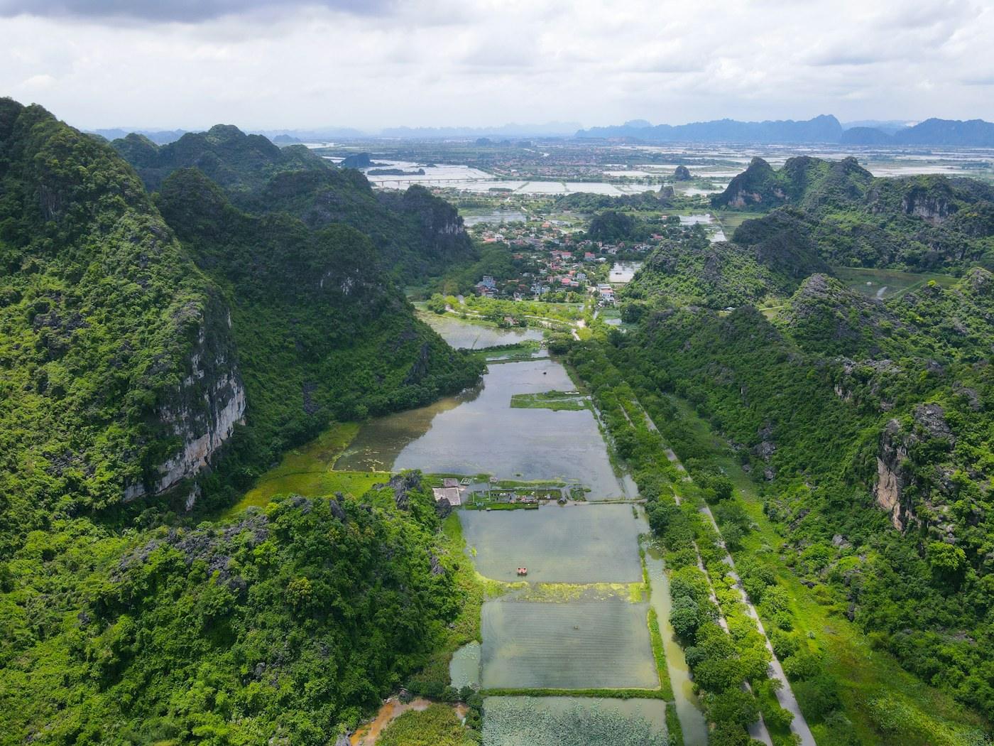 Sông, núi và khoảng xanh tại Ninh Bình
